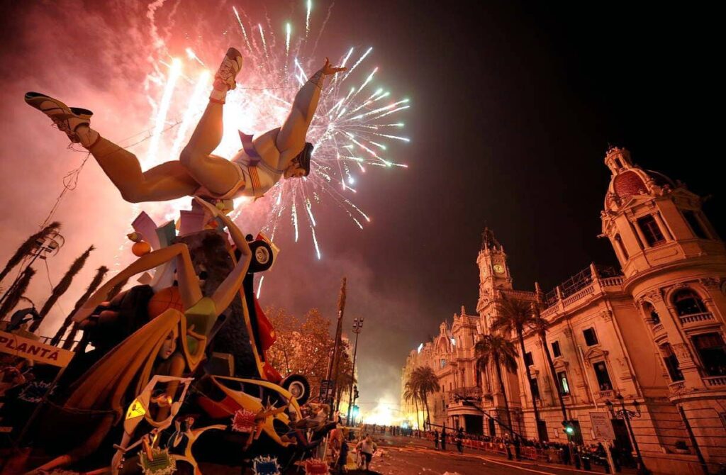 madrid En esta ciudad se festeja "Burning Man" mucho antes de que se hiciera famoso burning man