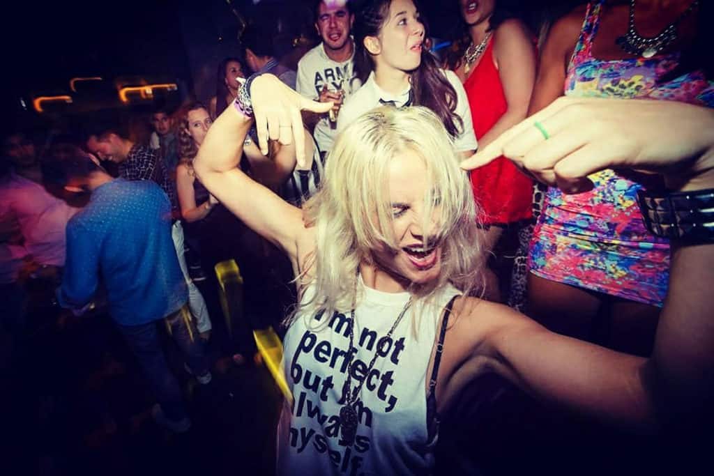 image viajar disco noche buenos aires