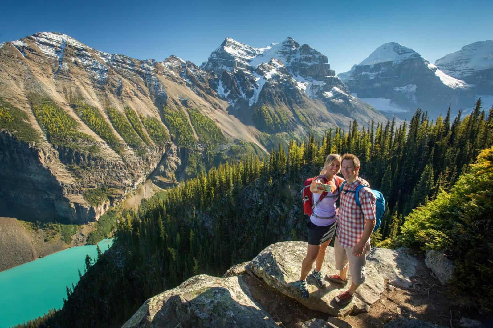 hiking_lake_louise_beehive_paul_zizka_banff