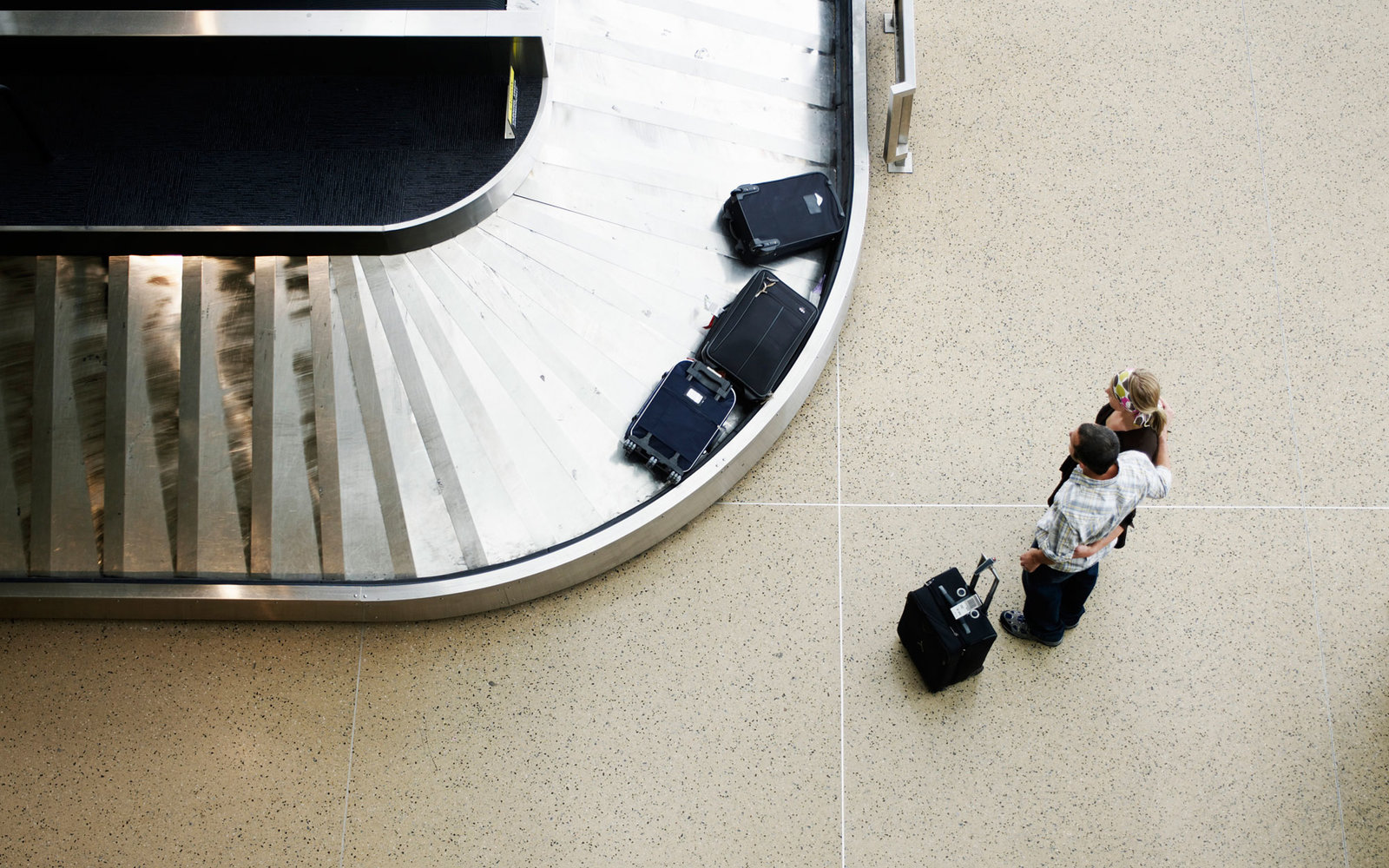 baggage-claim-airport-lost-luggage-GRIEF0116