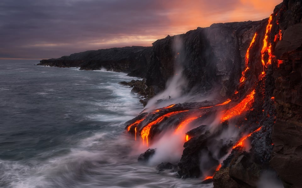 lava-flow-in-ocean-from-big-island-hawaii