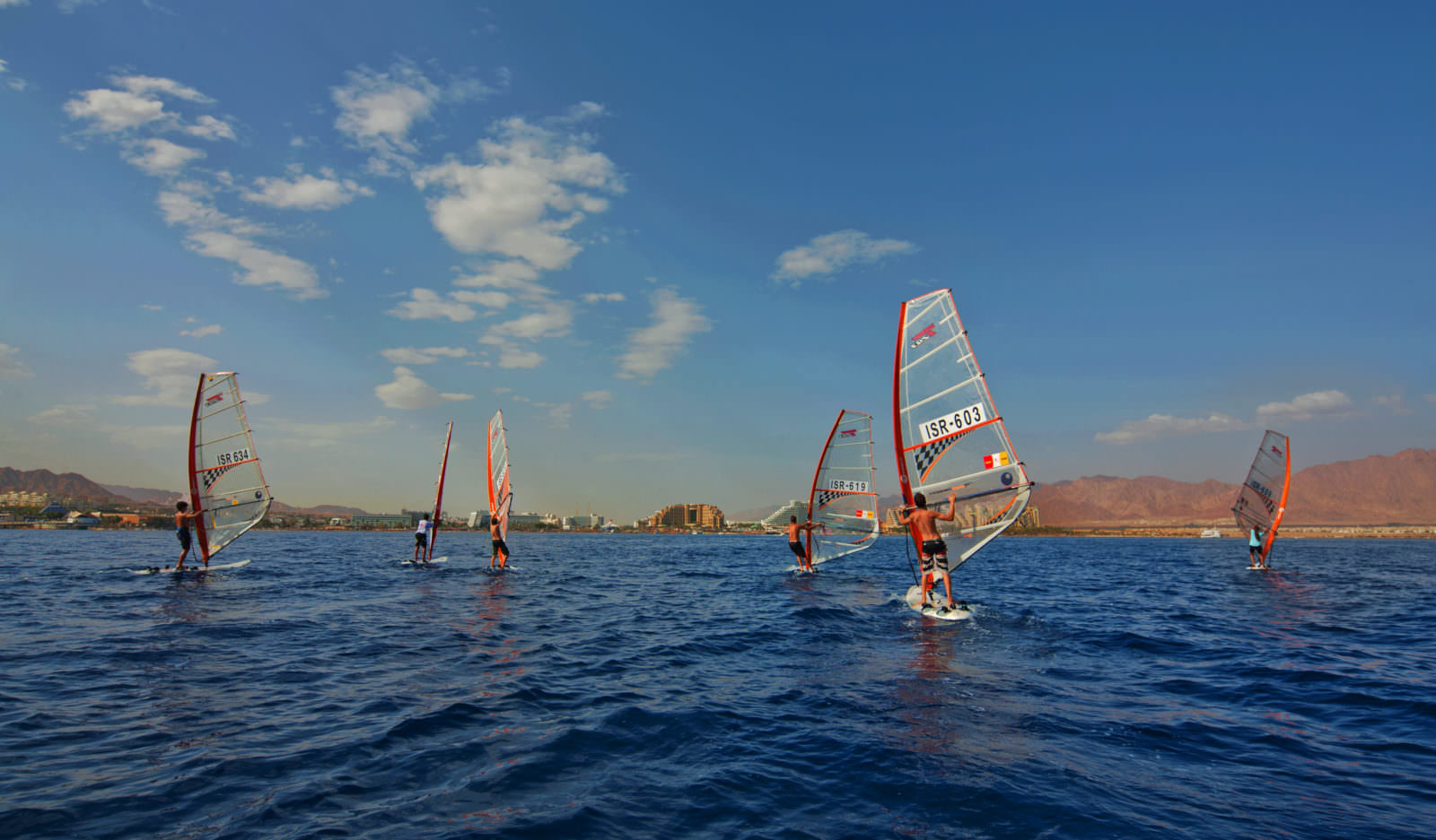 image preguntas viaje Israel Photo taken by Dafna Tal for the Israeli Ministry of Tourism. Sailing in the Red Sea Eilat