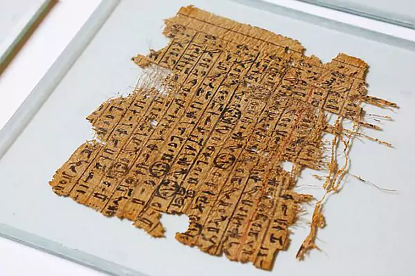 image papiro piramides