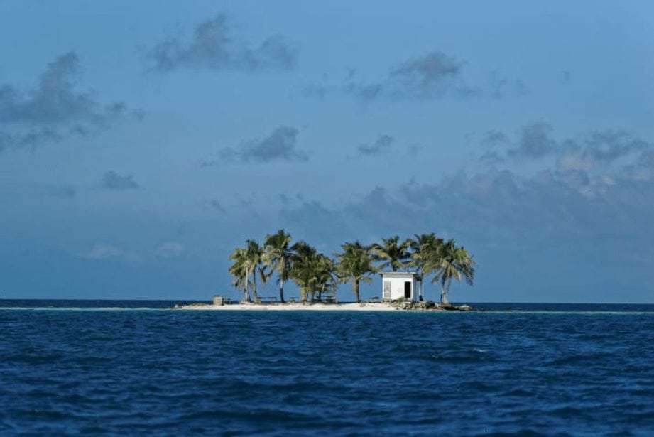 image Baño en una isla cerca de Placencia Belice