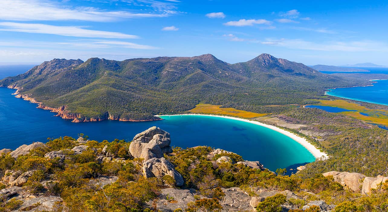 2-slide-tasmania-wine-glass-bay-freycinet-national-park-pano