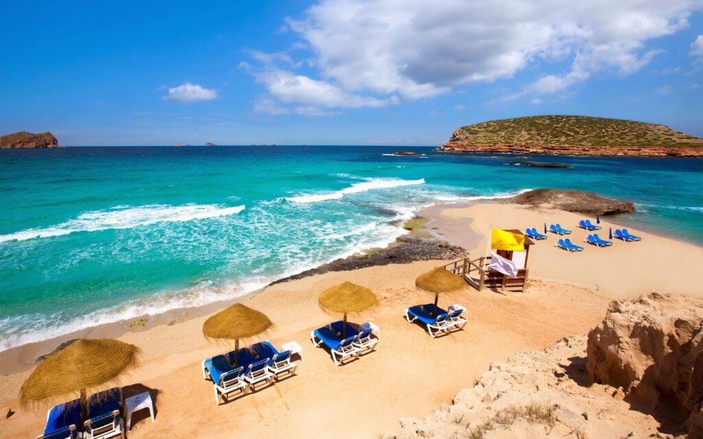 Granada 10 cosas que no puedes dejar de hacer si viajas a Ibiza image Granada 37bc82d77b25658ba79e1331263c42de