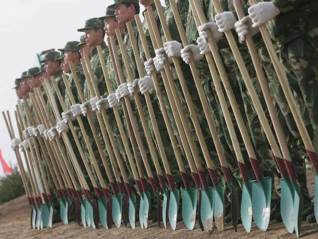 china-soldiers-plant-trees