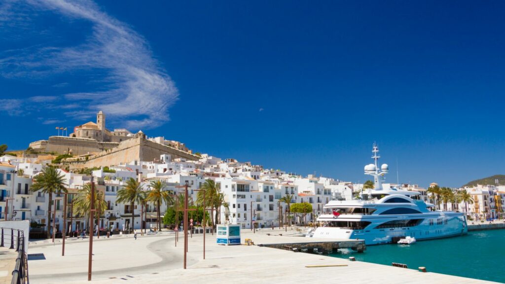 Granada Atentos viajeros: Ibiza prohíbe Airbnb image Granada ibiza town view 1465840328S6U