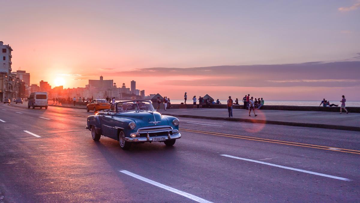 image bares cuba habana malecon shutterstockrf 560584783 agota kadar shutterstock