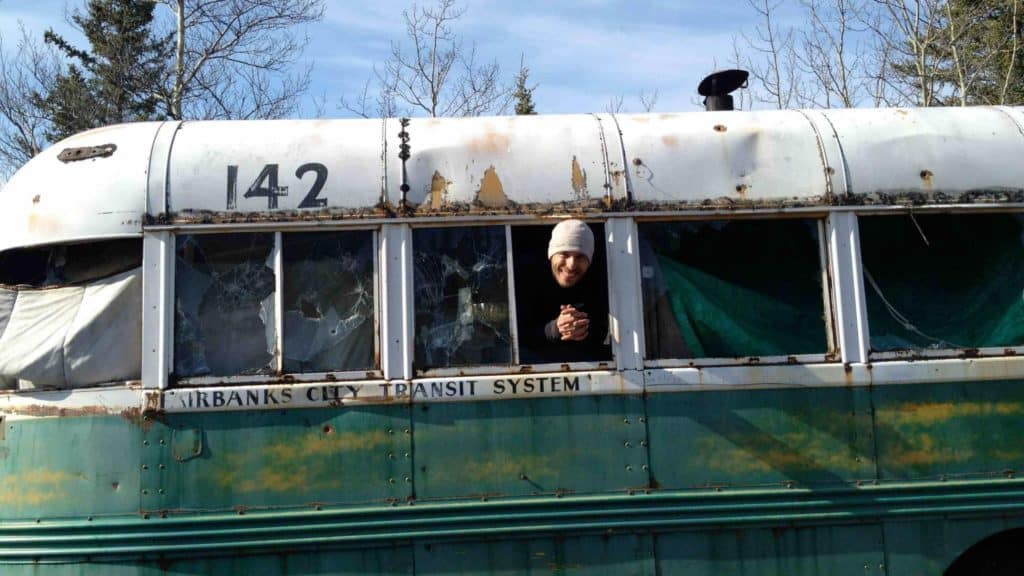 turistas bus into the wild