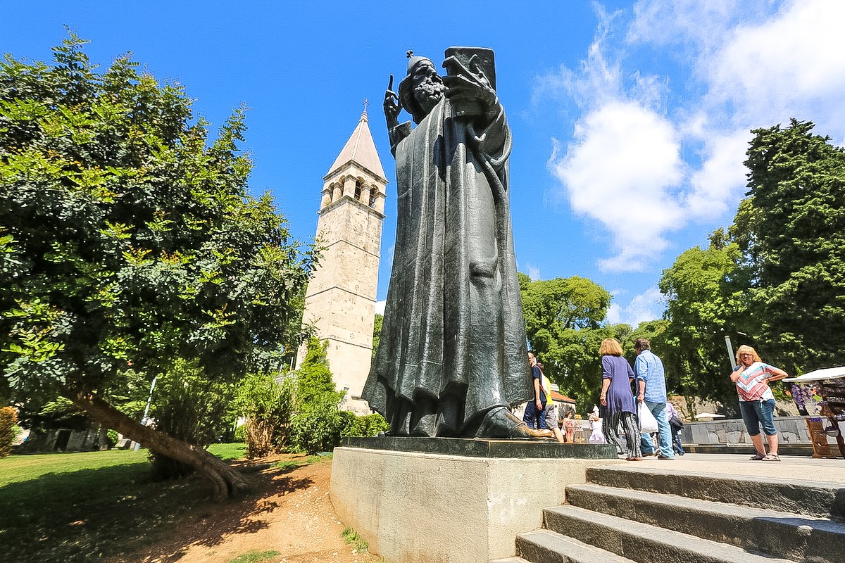 image Croacia Grgur Ninski Statue 2