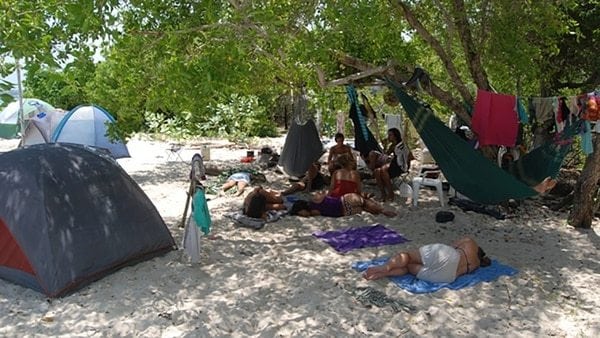 image Cartagena Los hippies que amenazan a las tortugas de Barú 3