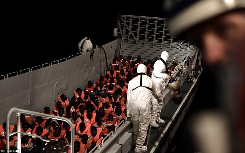image ITALIA MIGRANTES 4D21F23B00000578 5827965 Stuck at sea Some of the 629 migrants rescued on Saturday are se a 28 1528719013971