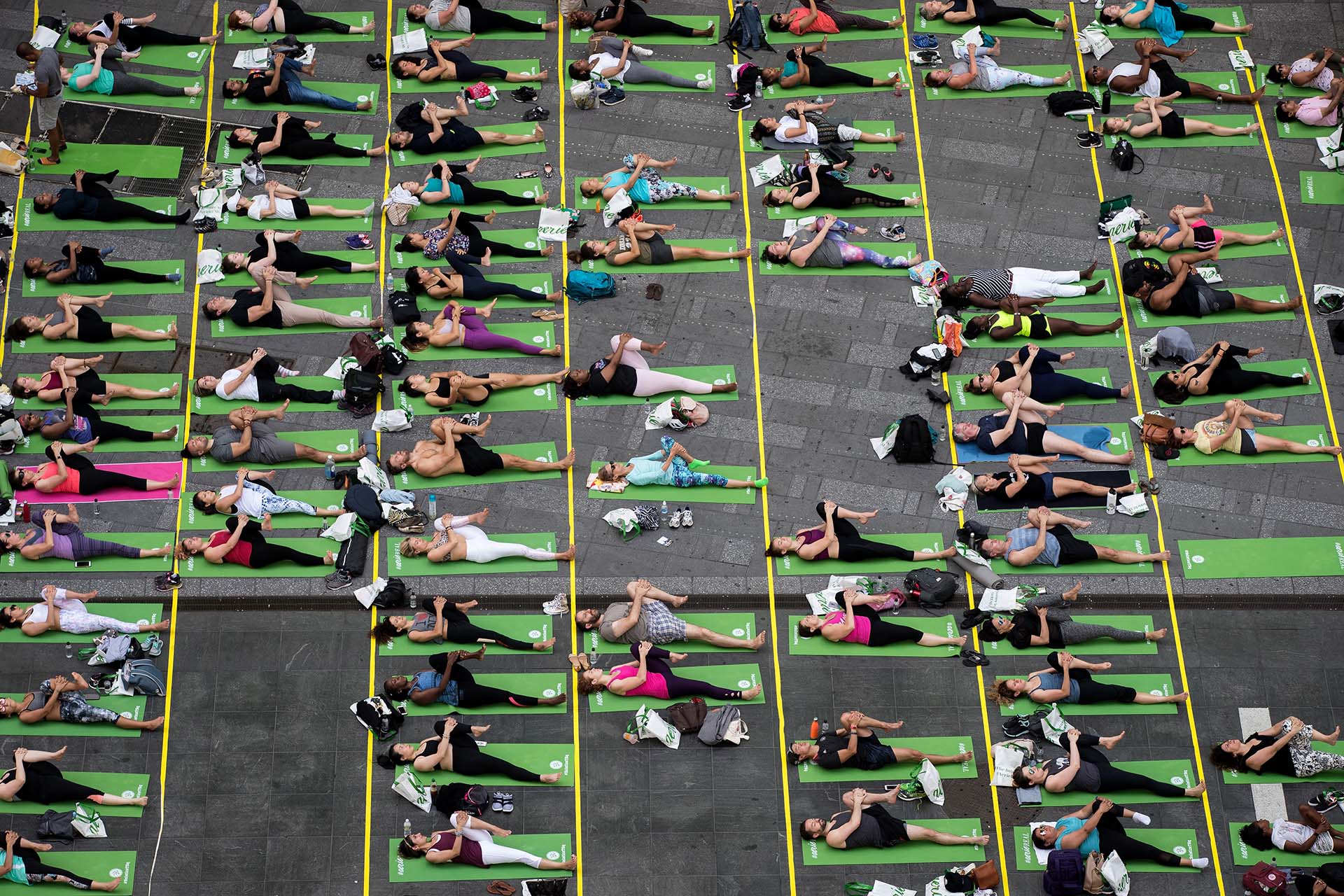 image Yoga Dia Internacional del Yoga en Time Square 21