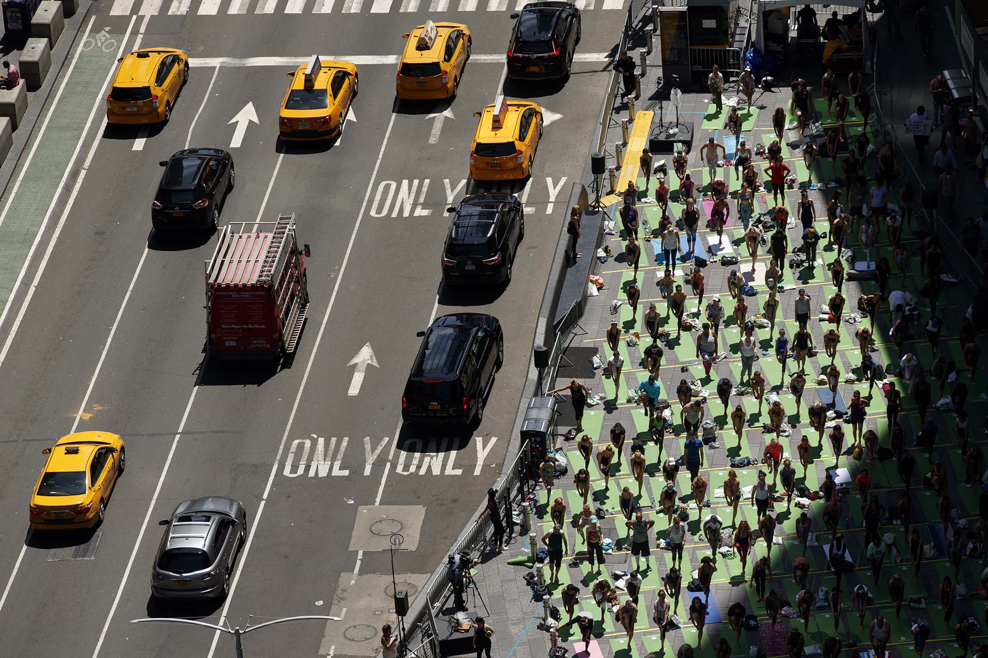 image Yoga Dia Internacional del Yoga en Time Square 22