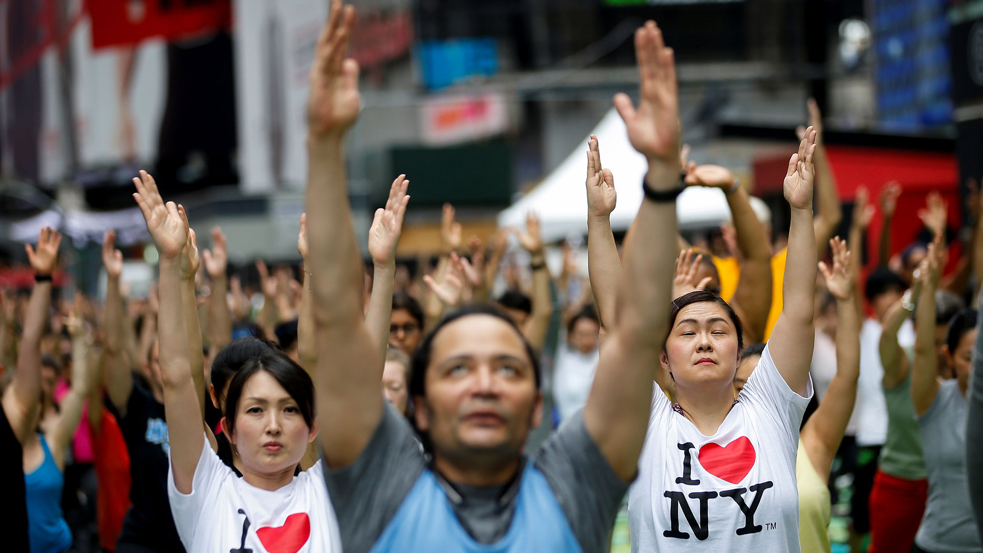 image Yoga Dia Internacional del Yoga en Time Square