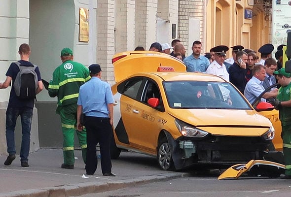 image taxi rusia russia taxi crash 1384064