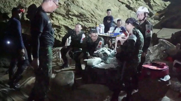 image Hollywood rescate chicos cueva tailandia 91