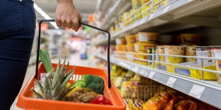 image carrefour campaña supermarket shelves