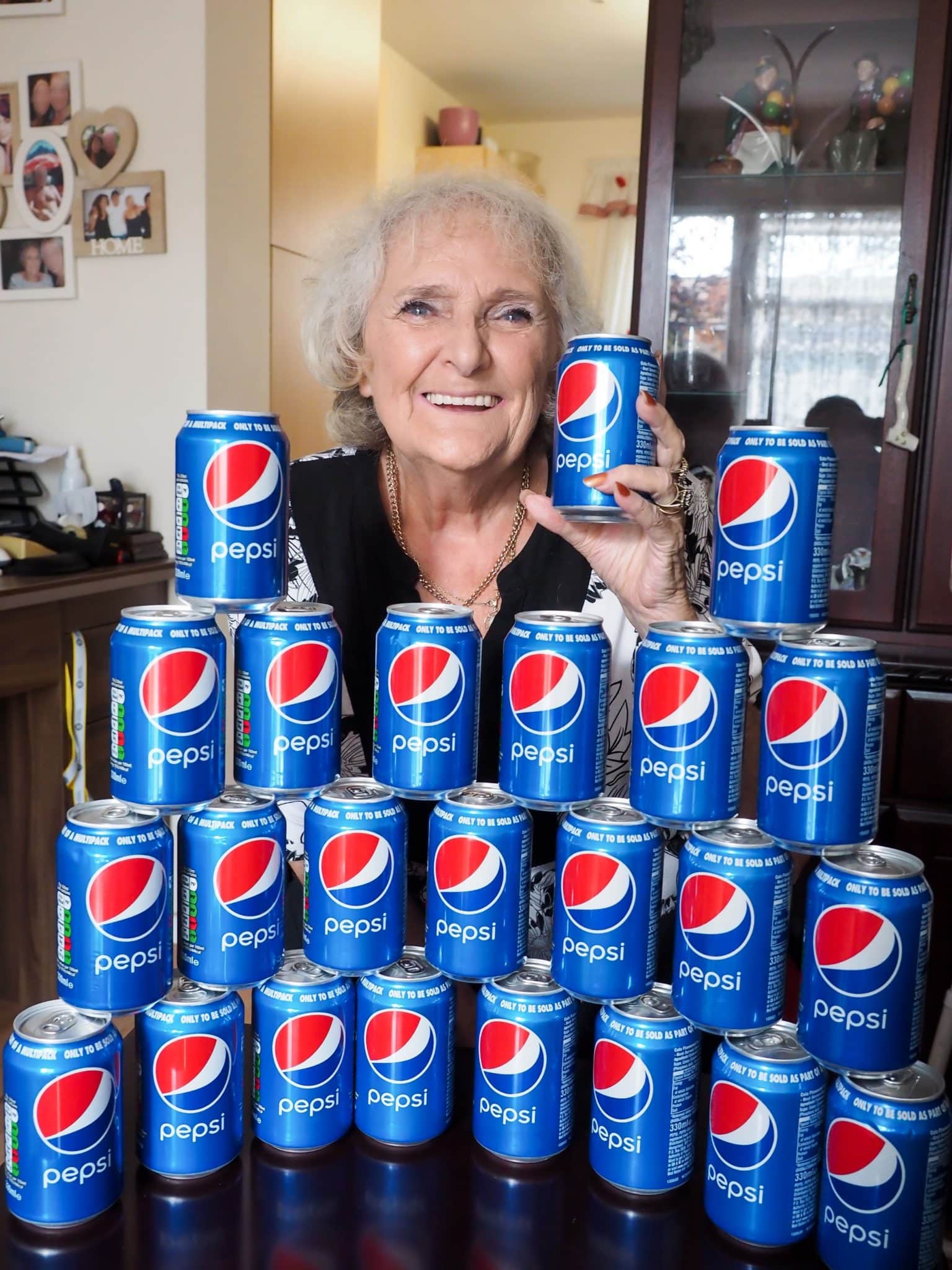 Desde hace 60 años solamente toma Pepsi: lleva un total de 93.440 latas image 6cef26f55bc3334134bccb24d05bca47