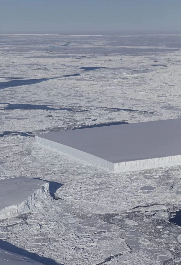 image Antártida Iceberg rectangular NASA Icebridge