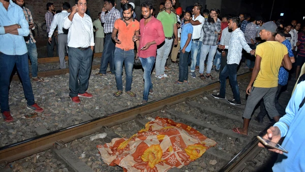 image India accidente choque tren 12