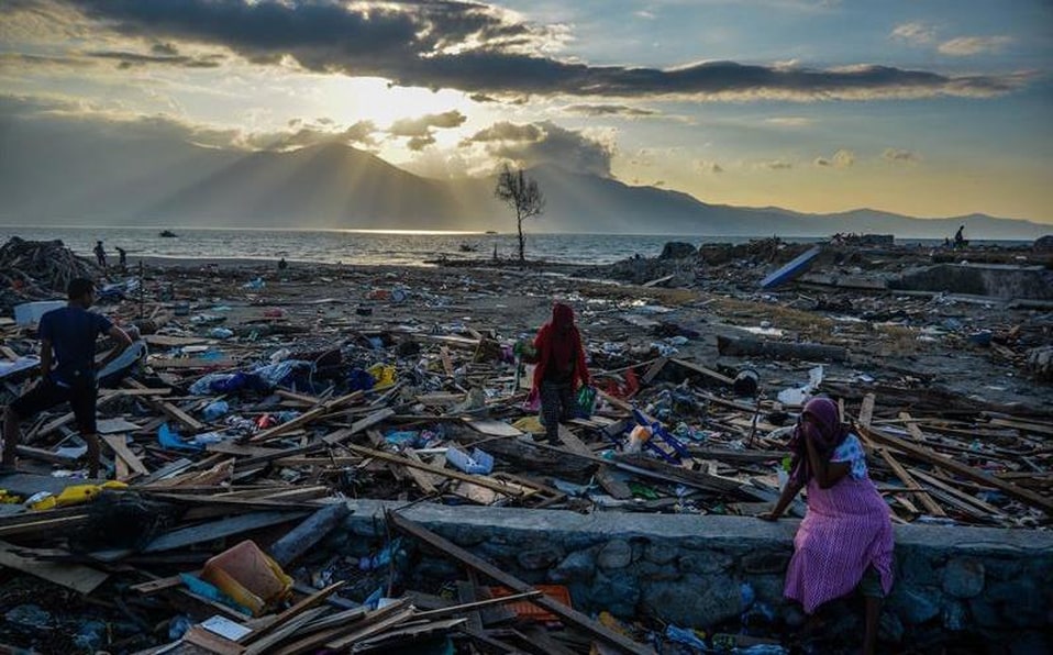 indonesia-atardecer-habitantes-buscan-articulos_0_11_800_497