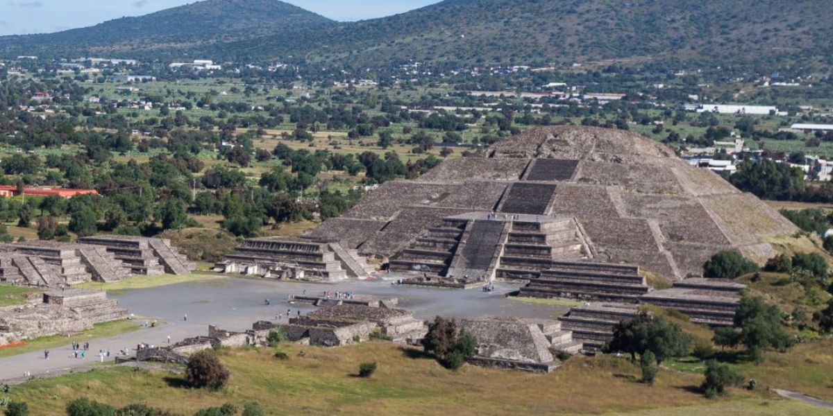 image pirámide teotihuacan luna