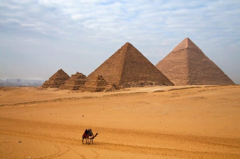image piramides egipto 810x537