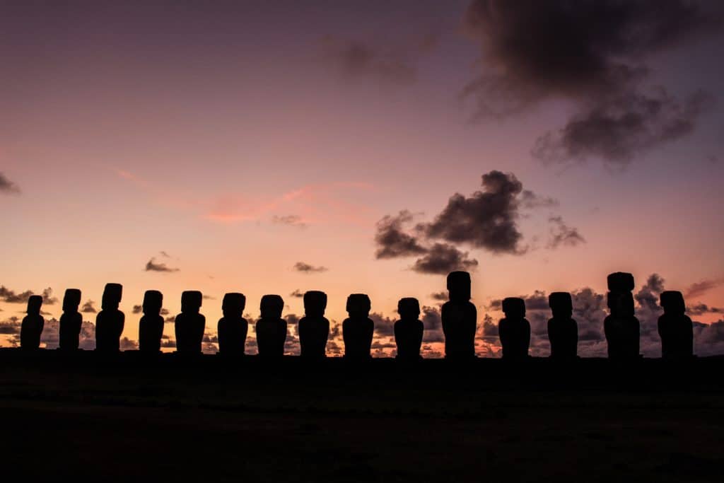 Imperdible: ver un amanecer en Ahu Tongariki 