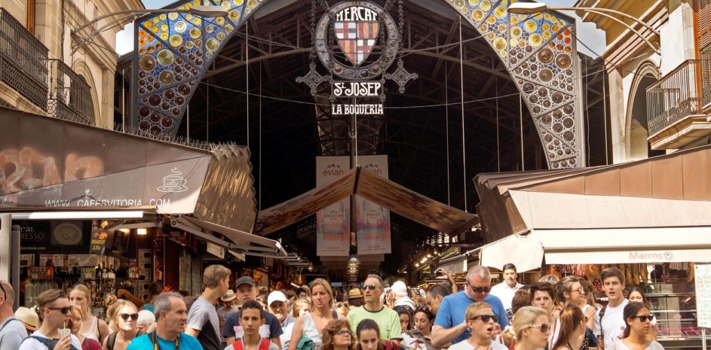 Barcelona frena el acceso a turistas en los mercados de Sant Antoni, Santa Caterina y la Boqueria image mercado