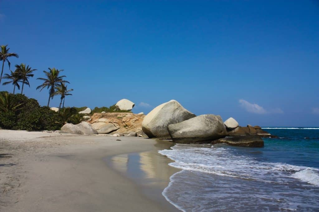 image caribe colombiano playa tayrona CO