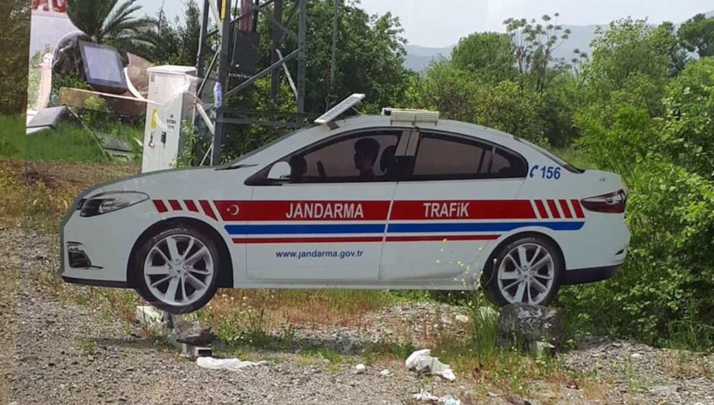 Insólito: en Turquía colocan patrulleros de cartón para que los conductores reduzcan la velocidad 15 Insólito: en Turquía colocan patrulleros de cartón para que los conductores reduzcan la velocidad