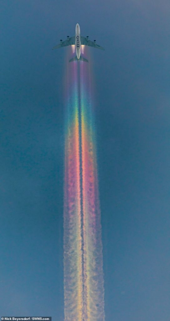 image 14359864 7103833 Contrails are produced after water vapour emitted from the jet o m 98 1559665667492