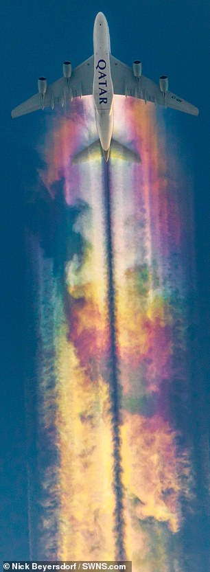 image 14359868 7103833 Due to the angle of the sun the contrail emits a colourful rainb a 100 1559665684066