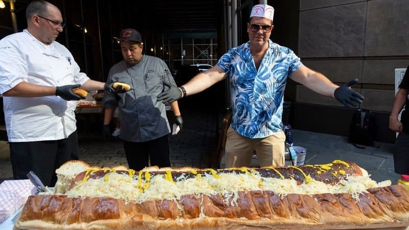 cropped-worlds-largest-hot-dog.jpeg