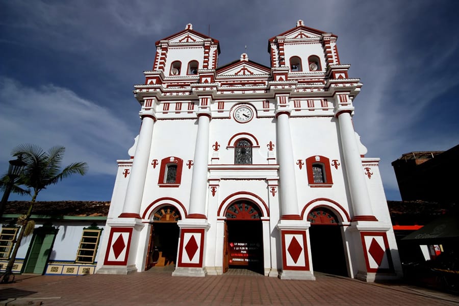 image Cómo llegar al Peñón de Guatapé parroquia carmen guatape