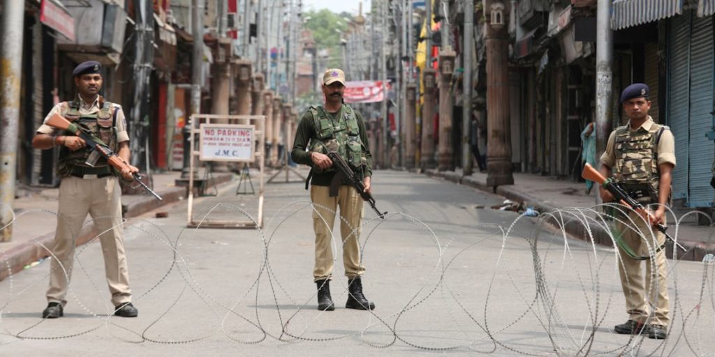 India bloqueó Internet y ordenó a los turistas que abandonaran la región de Cachemira, en un intento por poner fin a su independencia image 5d480e132516e936203a9466 1136 568