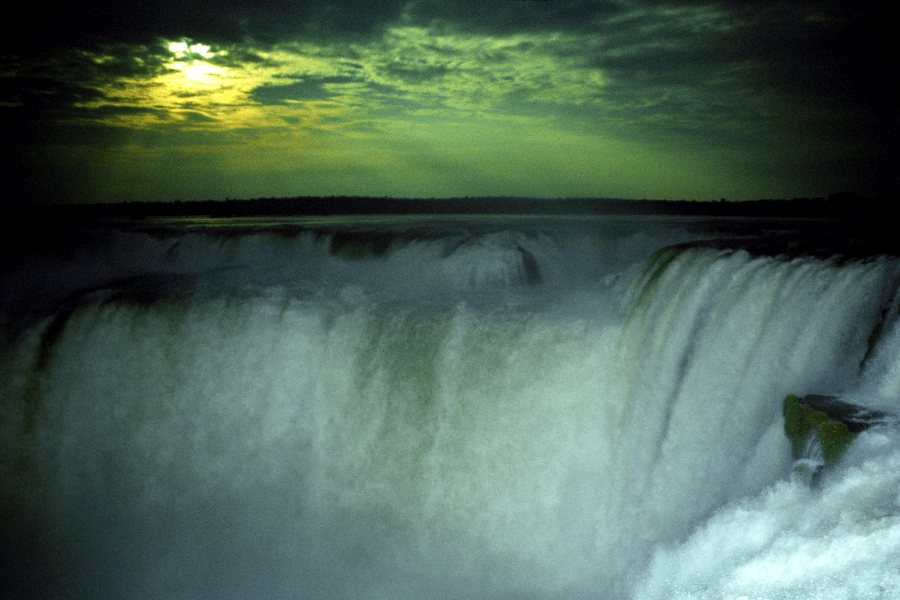 image Cataratas del Iguazú de noche Cataratas 2