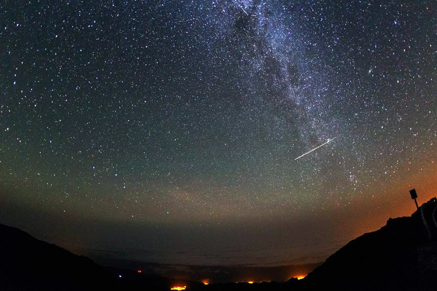 image NOCHE ESTRALLADA CON PRESENCIA DE LA LLUVIA DE ESTRELLAS LAS PERSEIDAS EN LA ISLA DE LA PALMA EN CANARIAS.