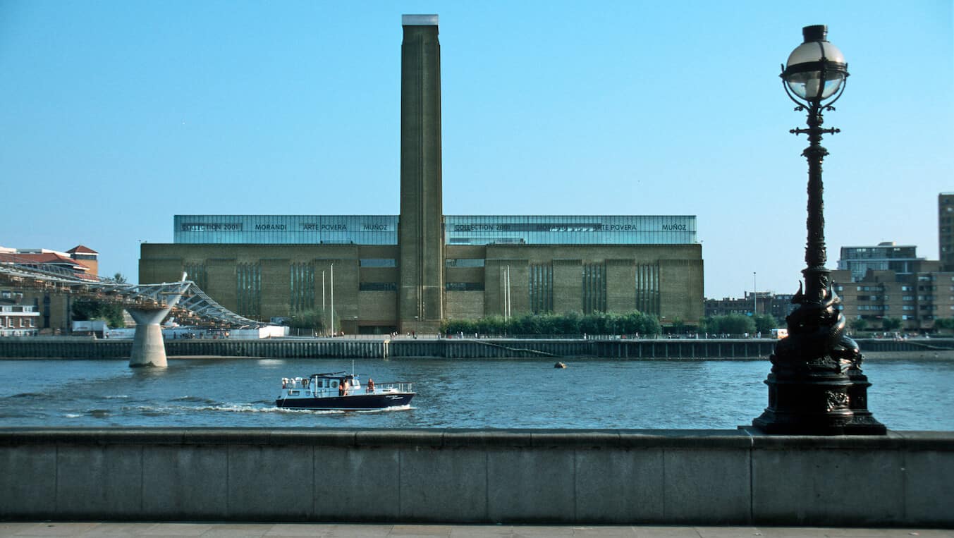 Tate_modern_london_2001_02 (1)