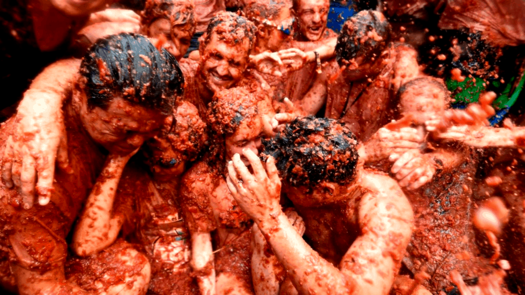 España se tiñó de rojo por la Tomatina: de qué trata la tradicional "guerra de tomates" image Vivir y viajar 1