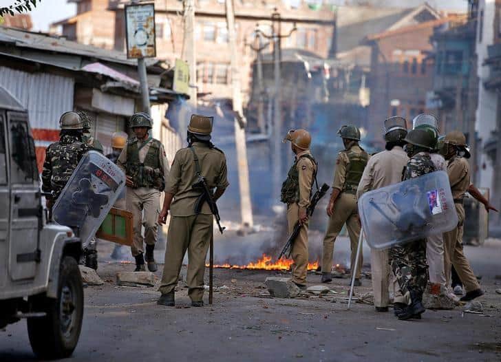 India bloqueó Internet y ordenó a los turistas que abandonaran la región de Cachemira, en un intento por poner fin a su independencia image kashmir