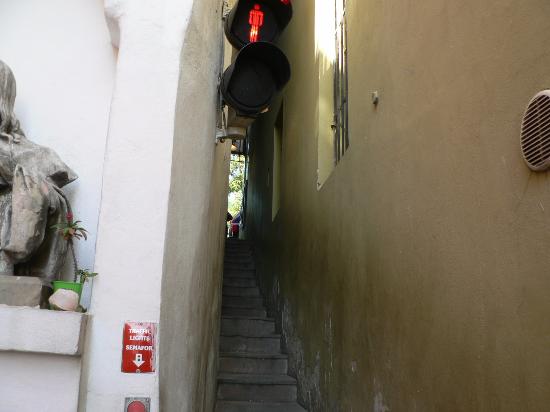 image narrowest street prague