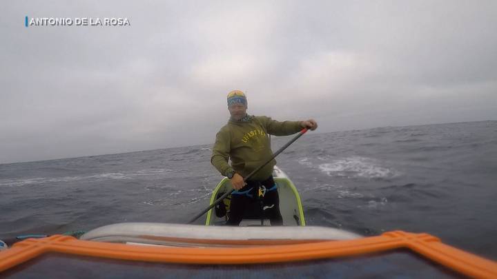 image spanish man paddles across pacific ocean from california to hawaii