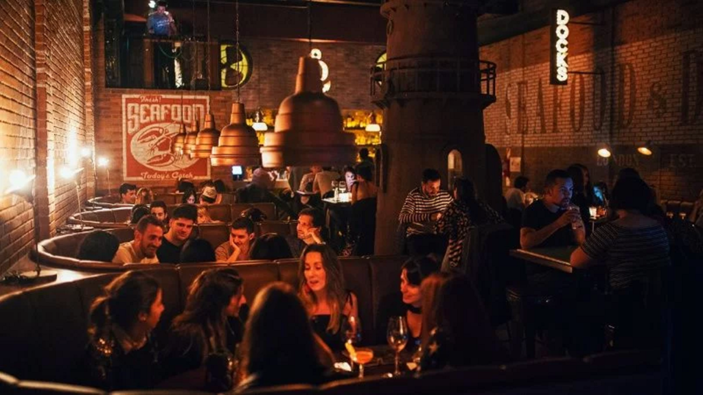 Este bar en Buenos Aires se inspira en los viejos puertos europeos del siglo XX: ideal para los fanáticos de la comida de mar image Diseño sin título 69