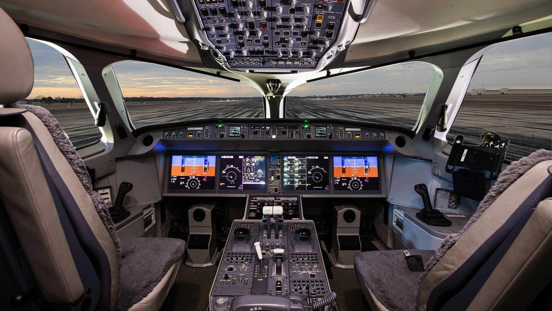 cropped-airbus-a220-300-cockpit.jpg