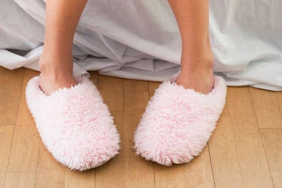 0_Woman-wearing-slippers