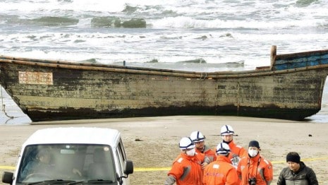 Japón: aparece un “barco fantasma” con restos de siete cadáveres image japan ghost ship