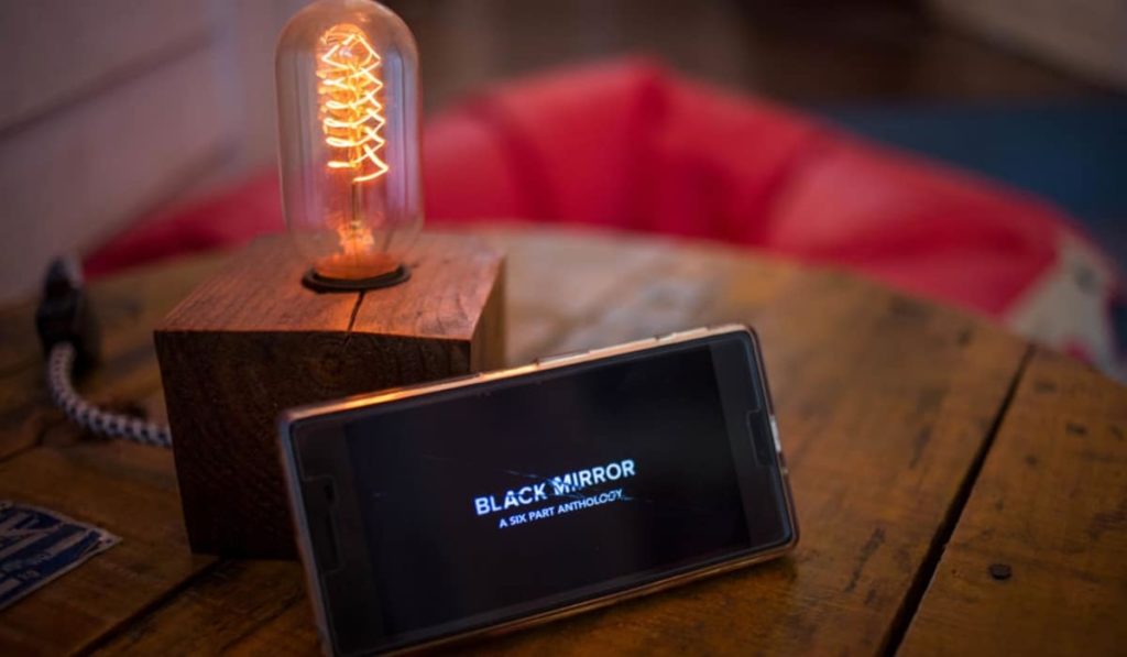 Parque de diversiones anunció que tendrá un laberinto inspirado en Black Mirror, y será espeluznante image B M 3